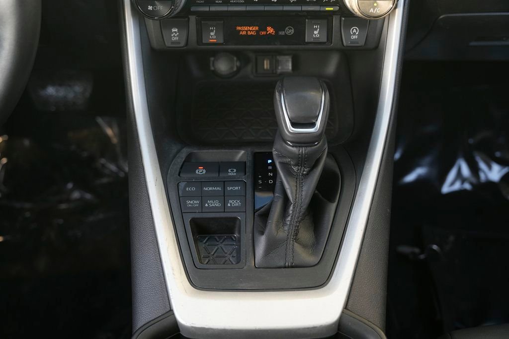 Used 2022 Toyota RAV4 XLE Premium image 41