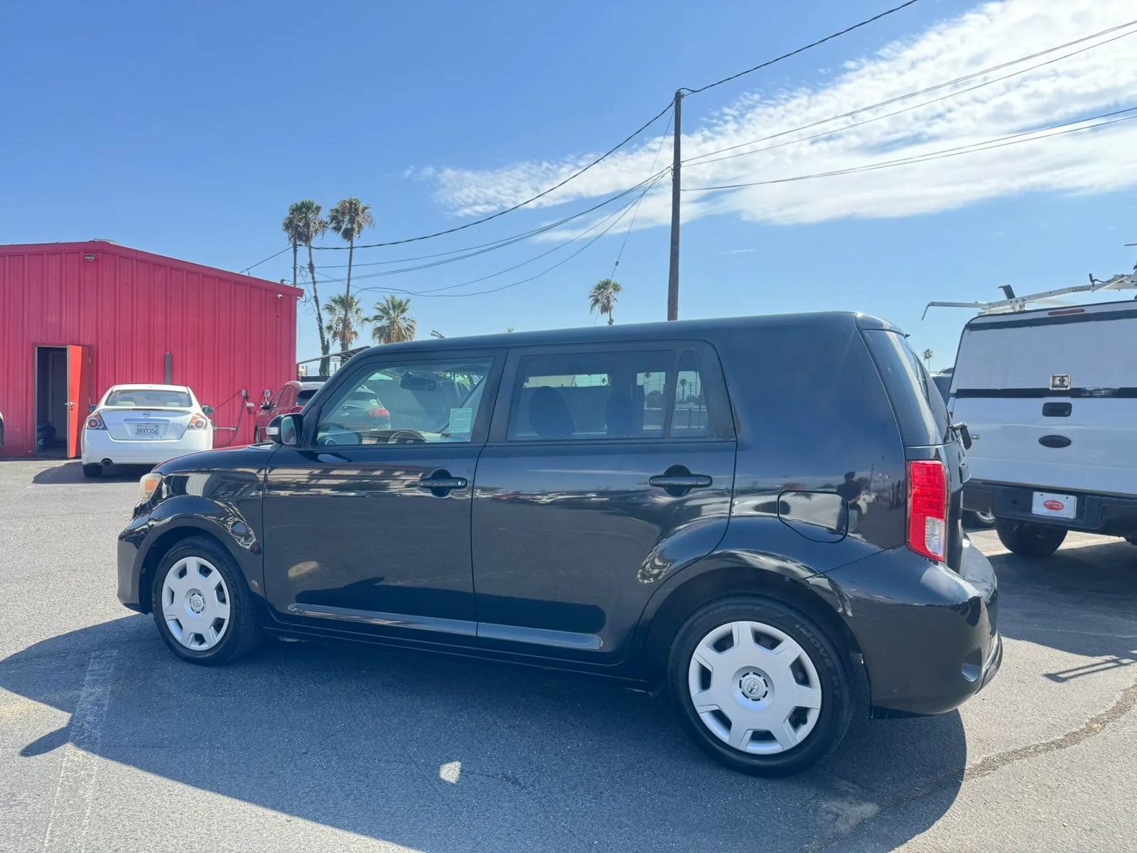 Used 2014 Scion xB FWD image 4