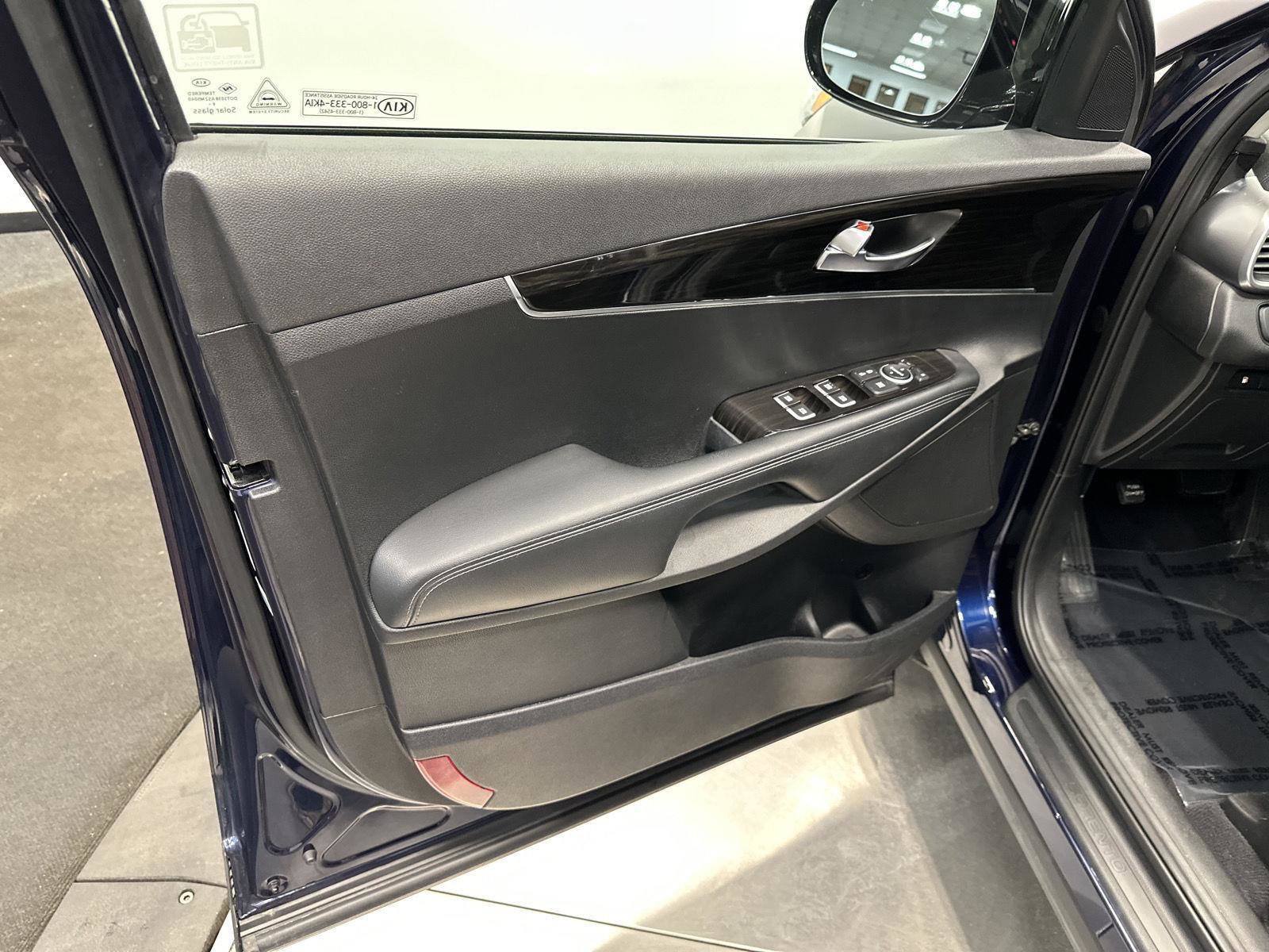 Used 2020 Kia Sorento LX image 13