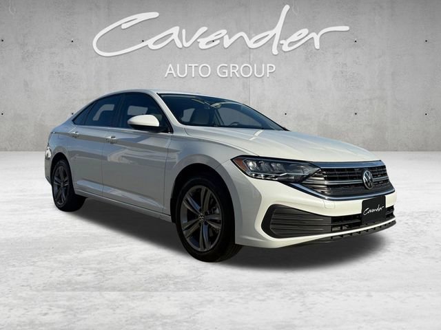 Used 2022 Volkswagen Jetta SE image 2