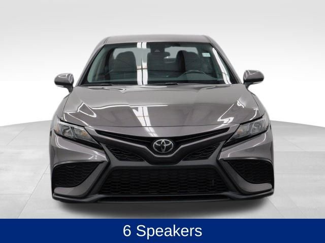 Used 2024 Toyota Camry SE image 3