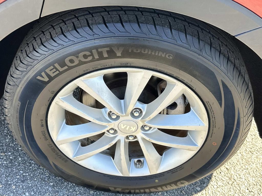 Used 2017 Kia Sorento LX image 6