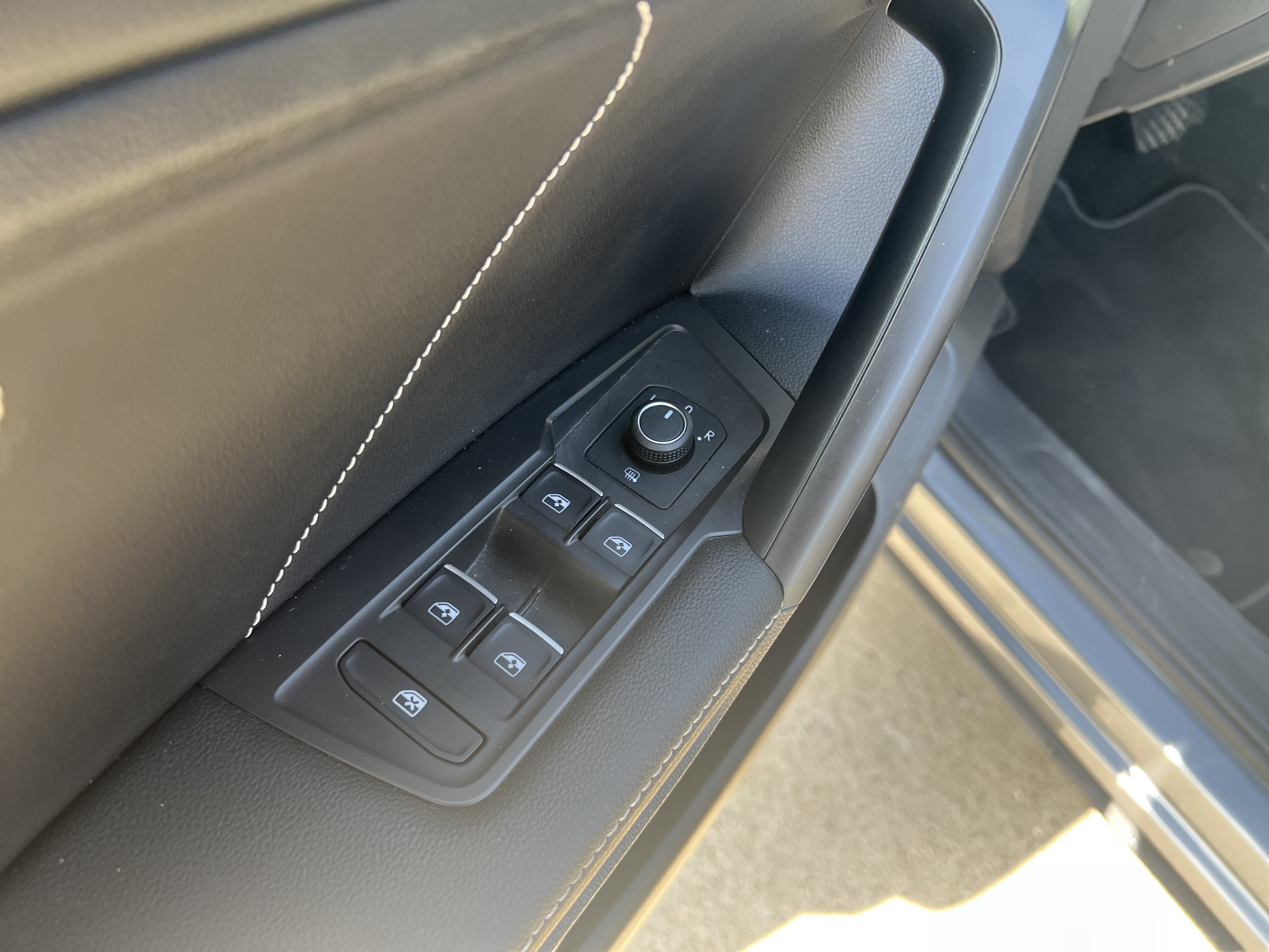 Certified 2023 Volkswagen Tiguan SE FWD image 13