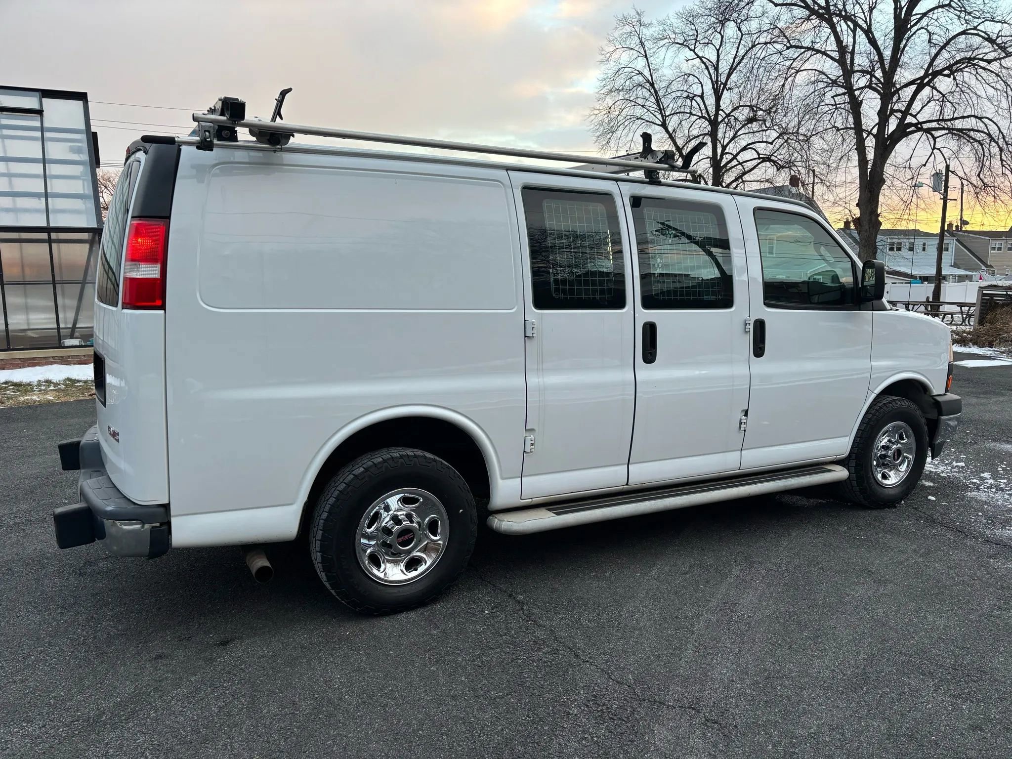 Used 2017 GMC Savana 2500 image 7