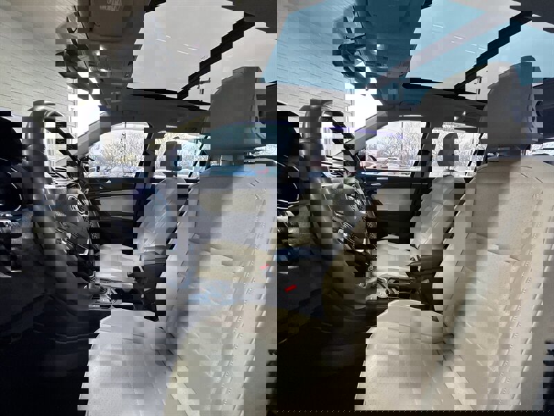 Used 2021 Volkswagen Tiguan SE w/ Panoramic Sunroof Package AWD/4WD image 11