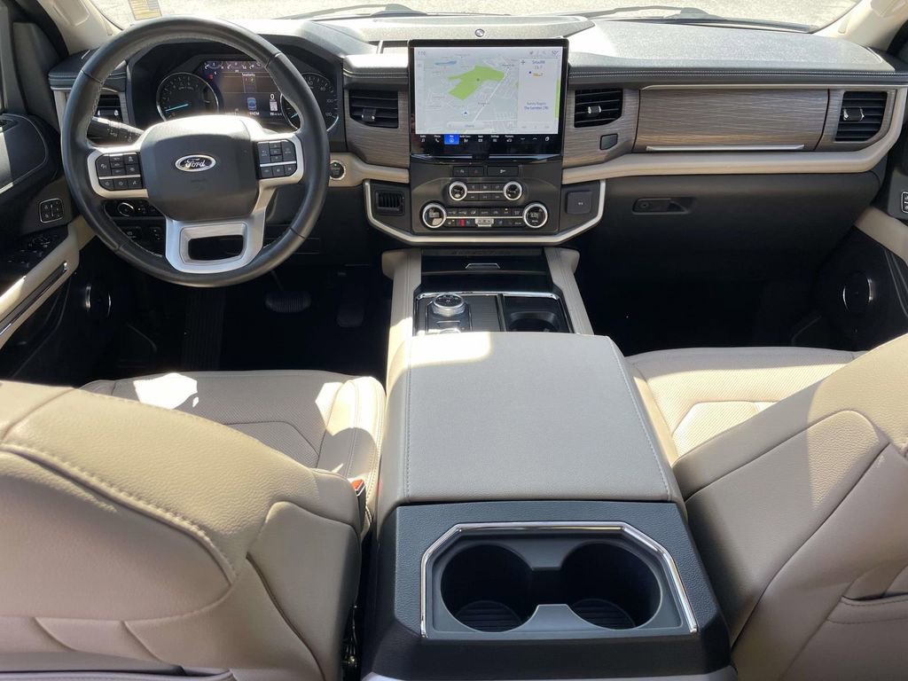 Used 2024 Ford Expedition Limited AWD/4WD image 16