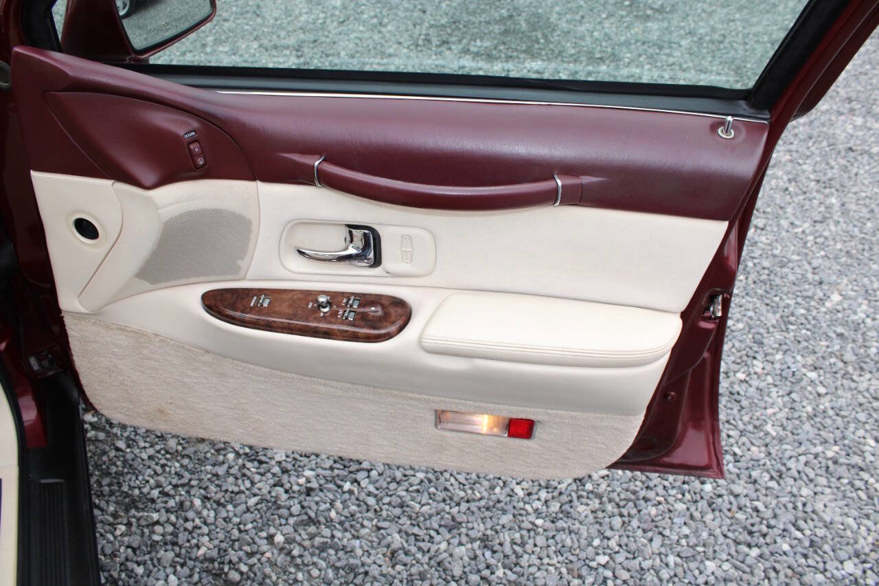 Used 1996 Lincoln Town Car Signature image 20