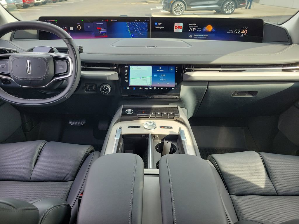 New 2026 Lincoln Navigator L Premier AWD/4WD image 11