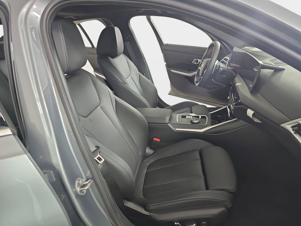 Used 2025 BMW 330i xDrive Sedan w/ Convenience Package image 10