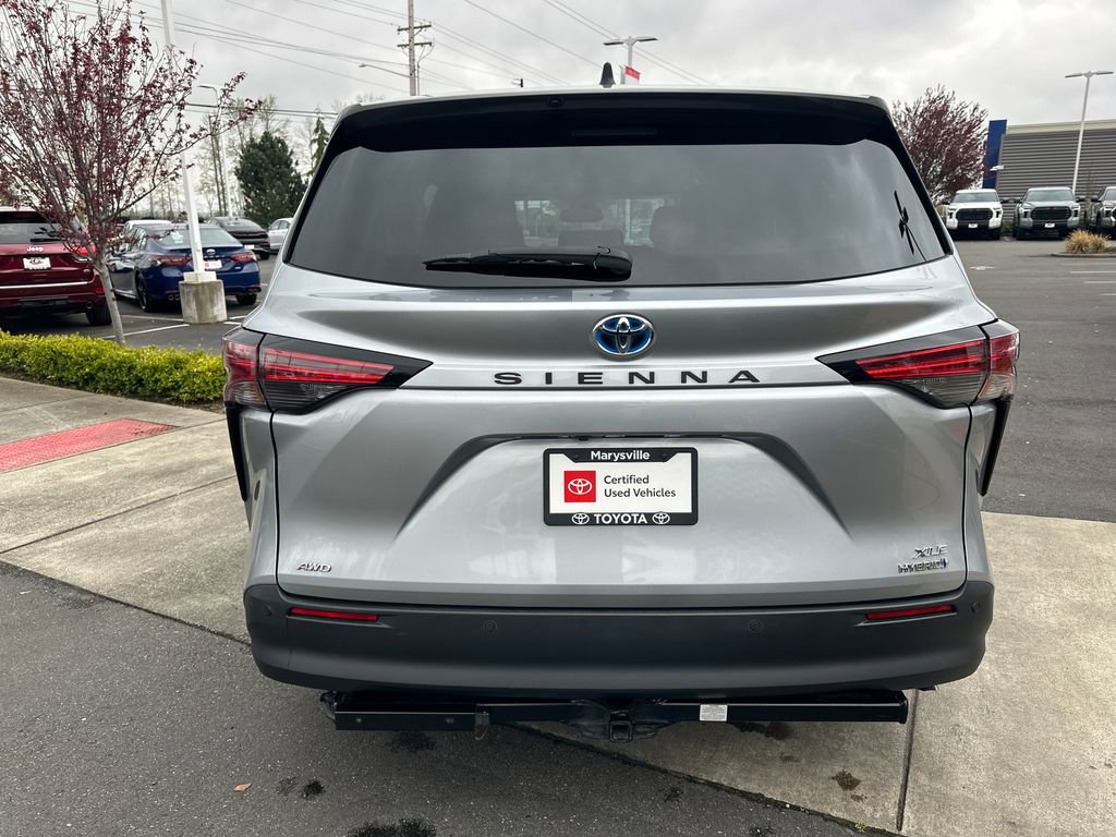 Certified 2021 Toyota Sienna XLE image 4