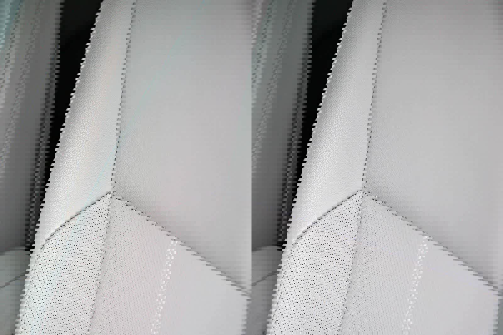 Used 2025 Land Rover Range Rover Velar S image 28