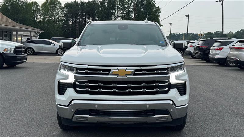 Used 2023 Chevrolet Silverado 1500 LTZ w/ LTZ Convenience Package II AWD/4WD image 3