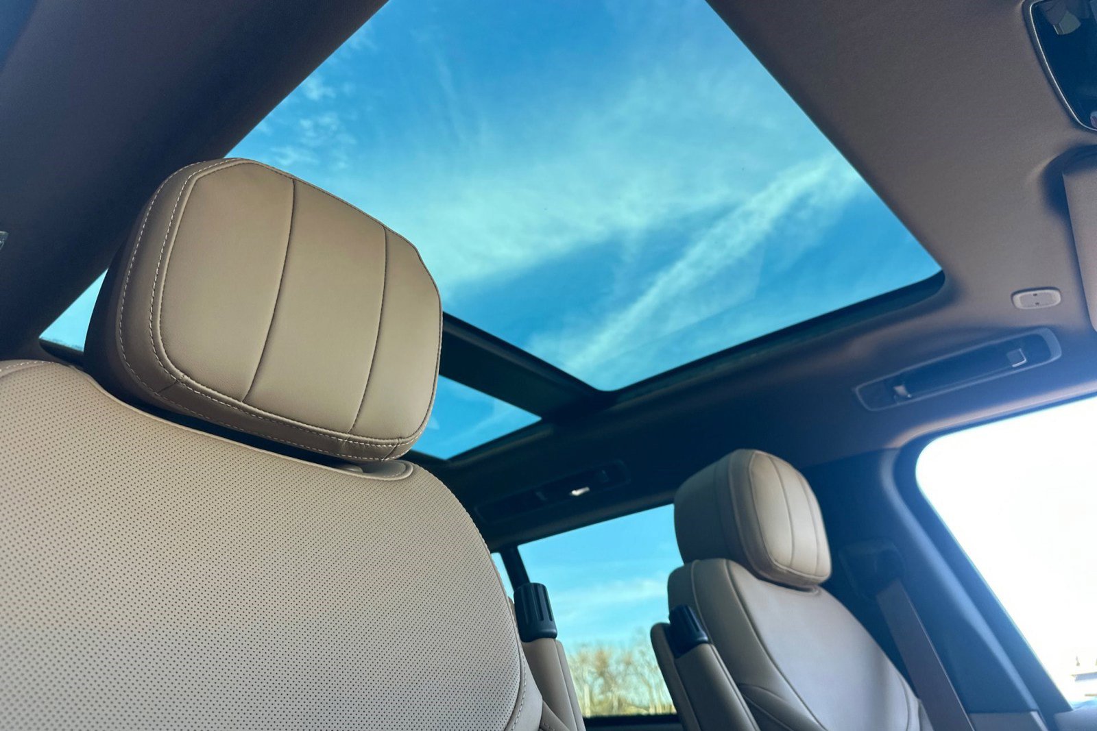 New 2026 Land Rover Range Rover Long Wheelbase SE image 23