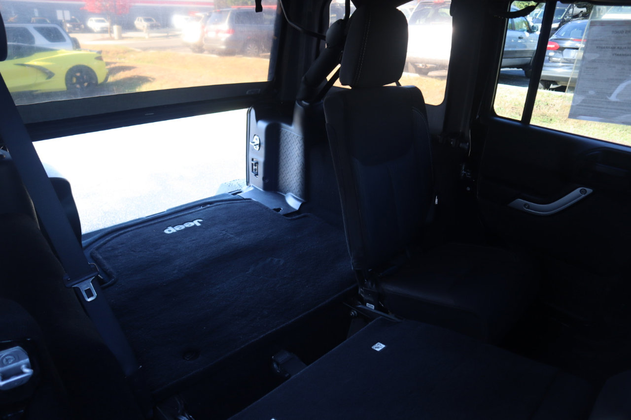 Used 2014 Jeep Wrangler Unlimited Rubicon w/ Connectivity Group image 47