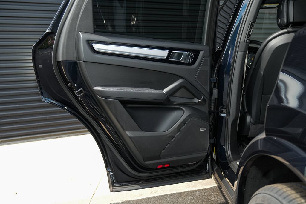Certified 2023 Porsche Cayenne Platinum Edition AWD/4WD image 30