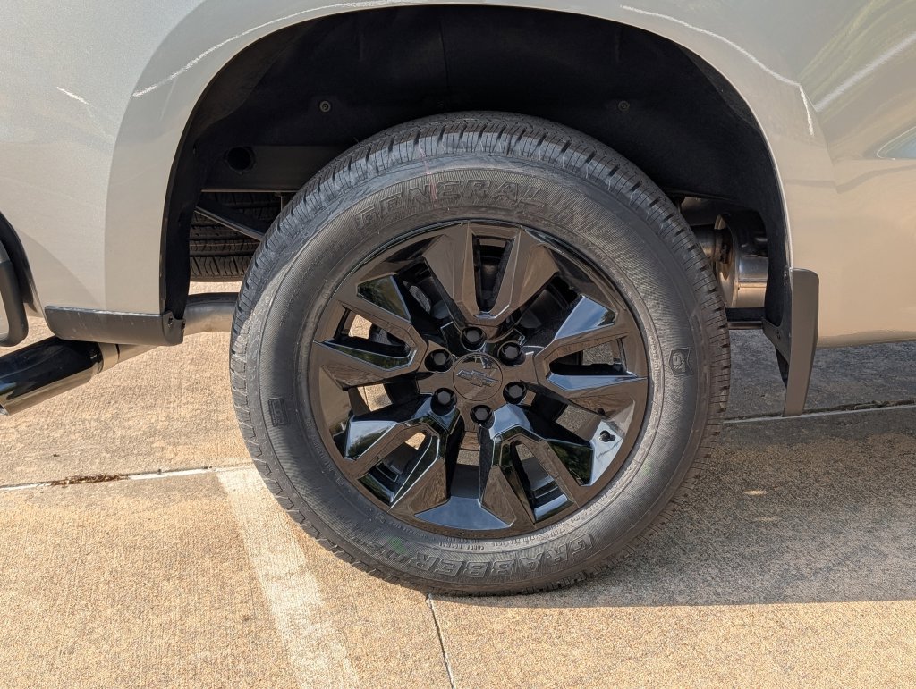 New 2026 Chevrolet Silverado 1500 Custom w/ LPO, Dark Essentials Package RWD image 3