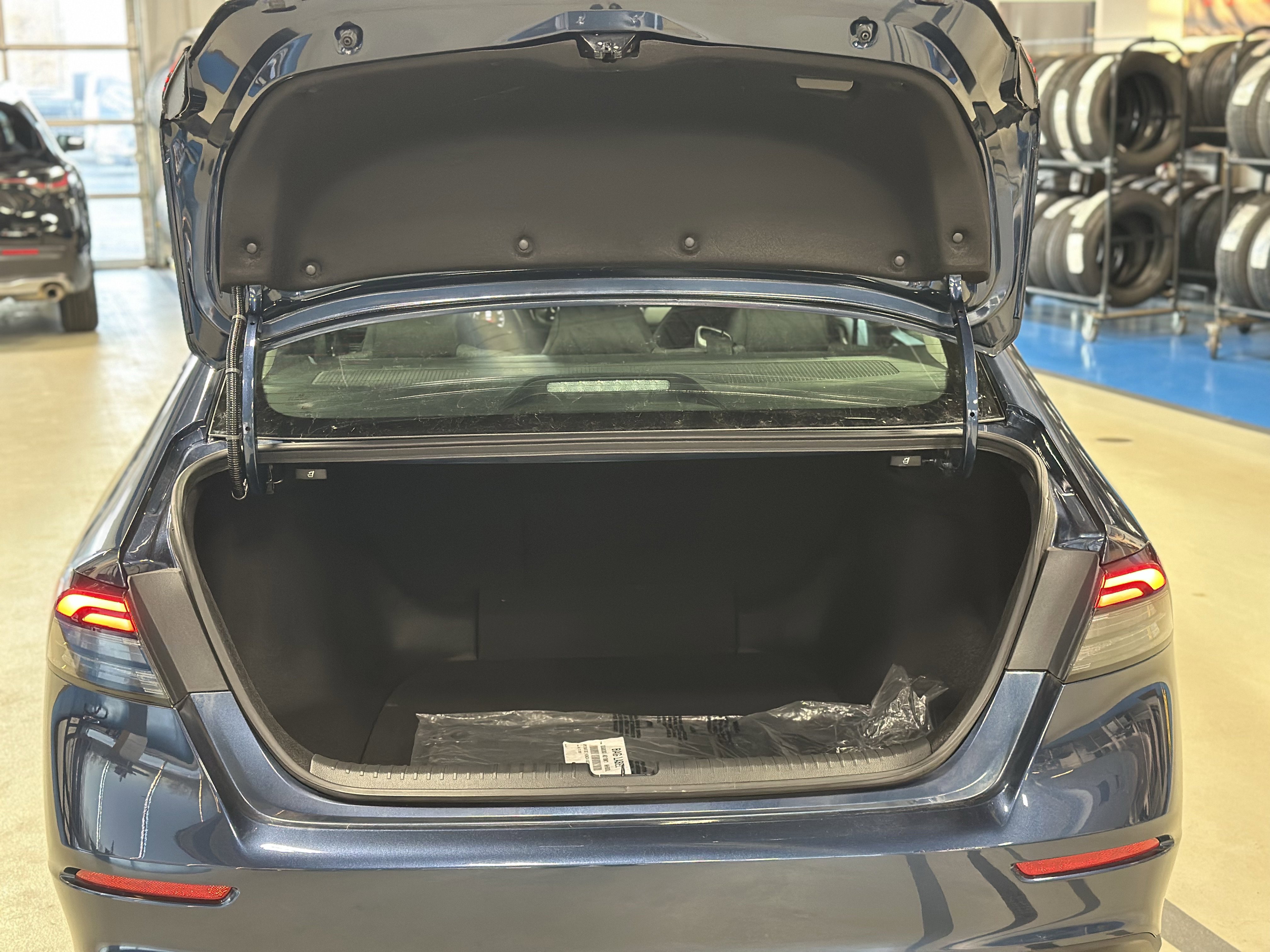 Used 2023 Honda Accord EX image 6