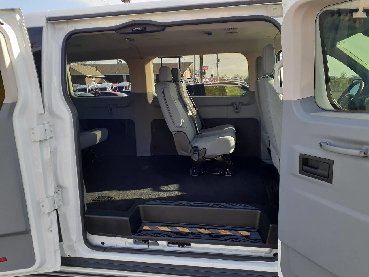 Used 2015 Ford Transit 350 XLT image 17