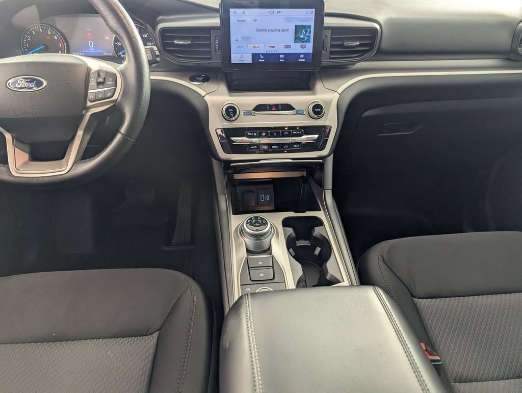 Used 2023 Ford Explorer XLT AWD/4WD image 25