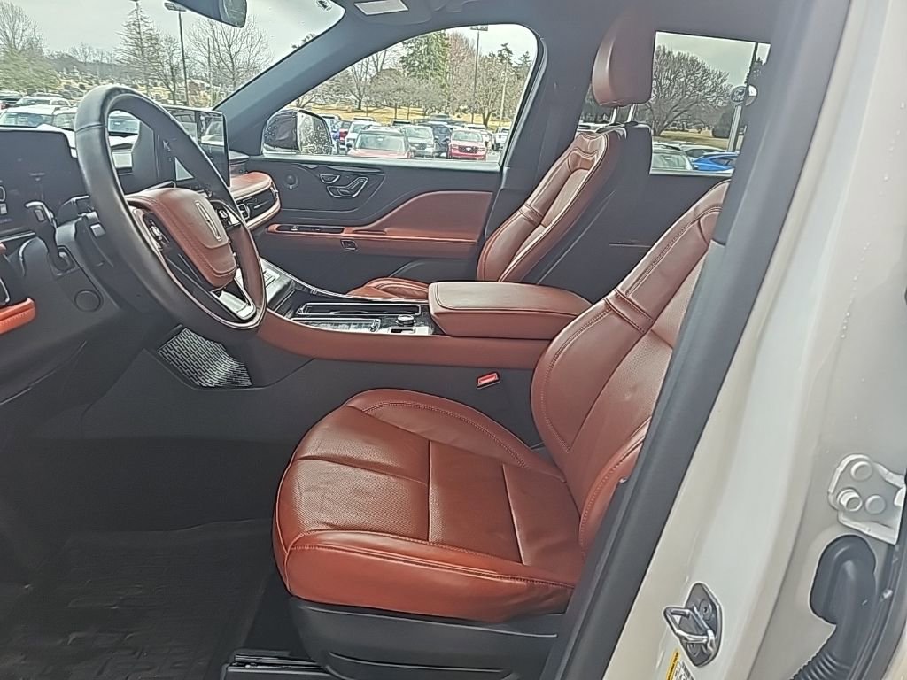 Used 2025 Lincoln Aviator Reserve w/ Jet Appearance Package image 9