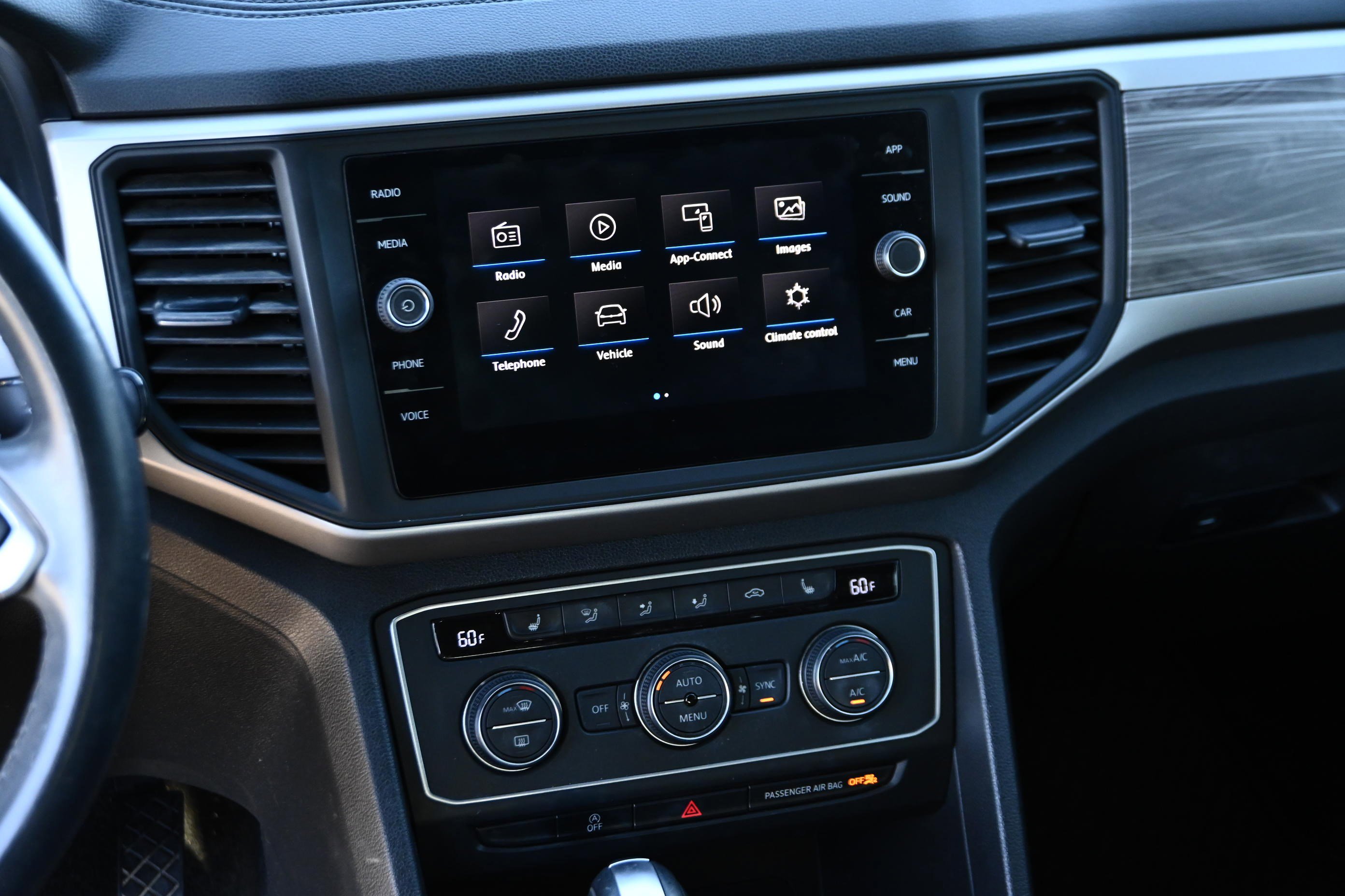 Used 2020 Volkswagen Atlas Cross Sport SE w/ Panoramic Sunroof Package image 29