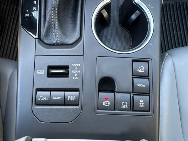 Used 2023 Toyota Highlander XLE AWD/4WD image 19