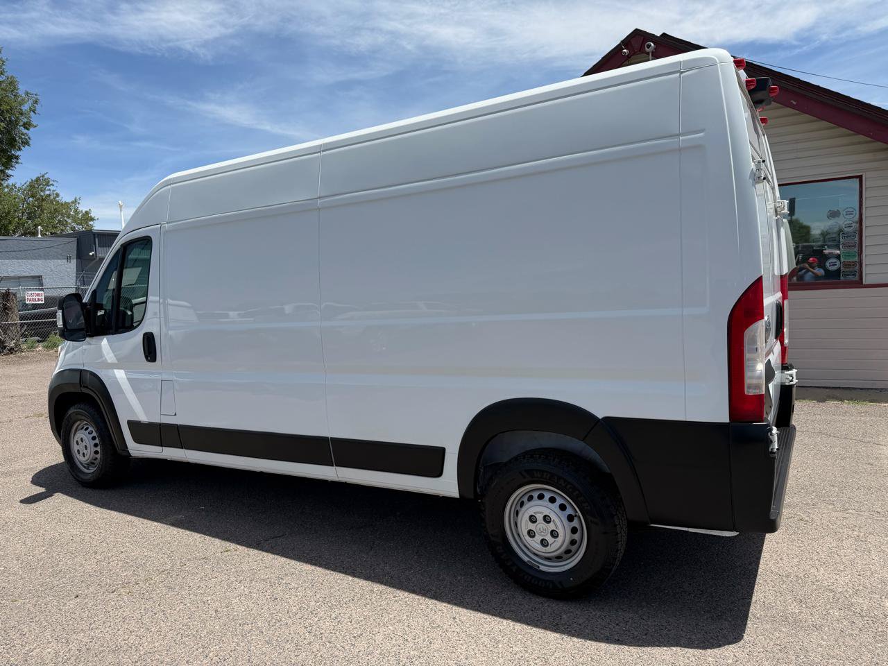 Used 2024 RAM ProMaster 2500 w/ Convenience Group FWD image 6