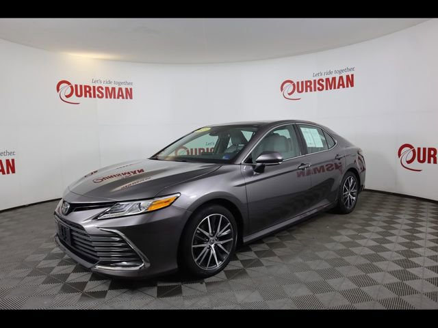 Used 2023 Toyota Camry XLE w/ Cold Weather Package image 4