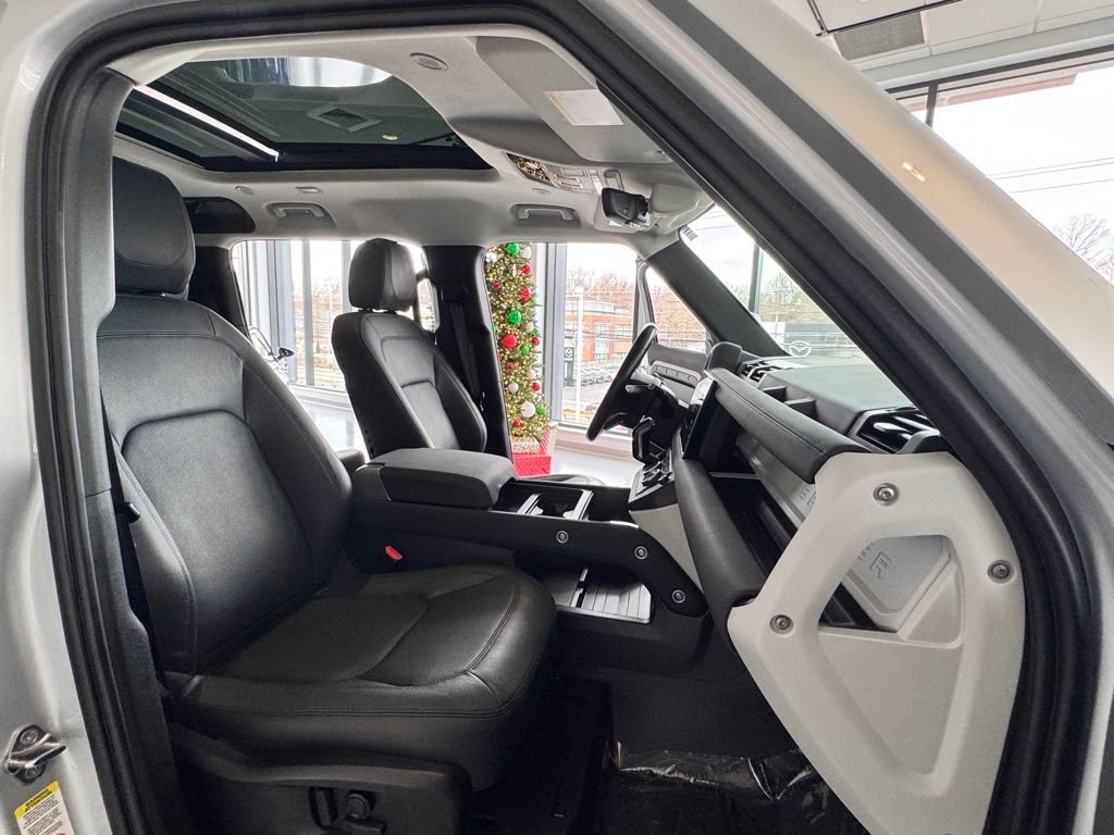Used 2023 Land Rover Defender 110 S image 26