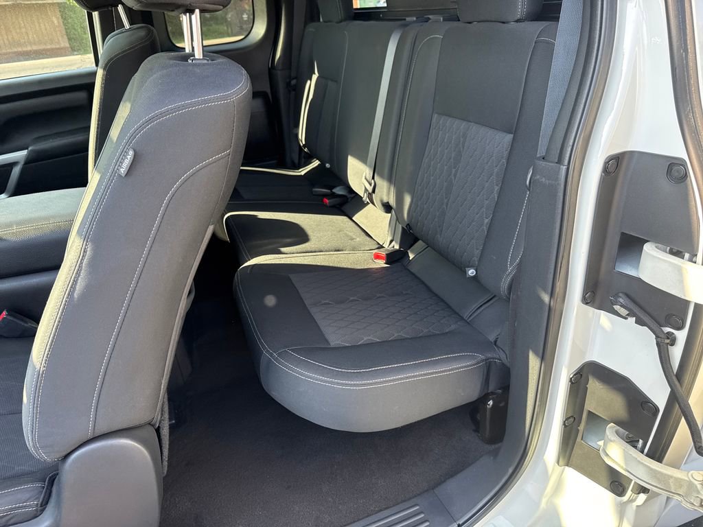 Used 2018 Nissan Titan SV w/ SV Convenience Package AWD/4WD image 30