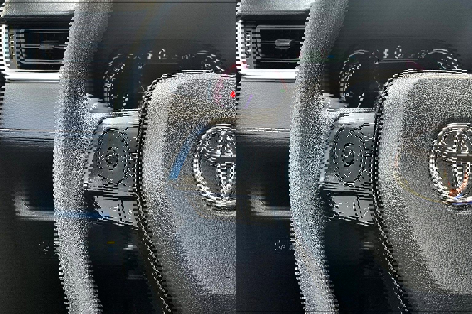 Used 2024 Toyota RAV4 XLE image 19