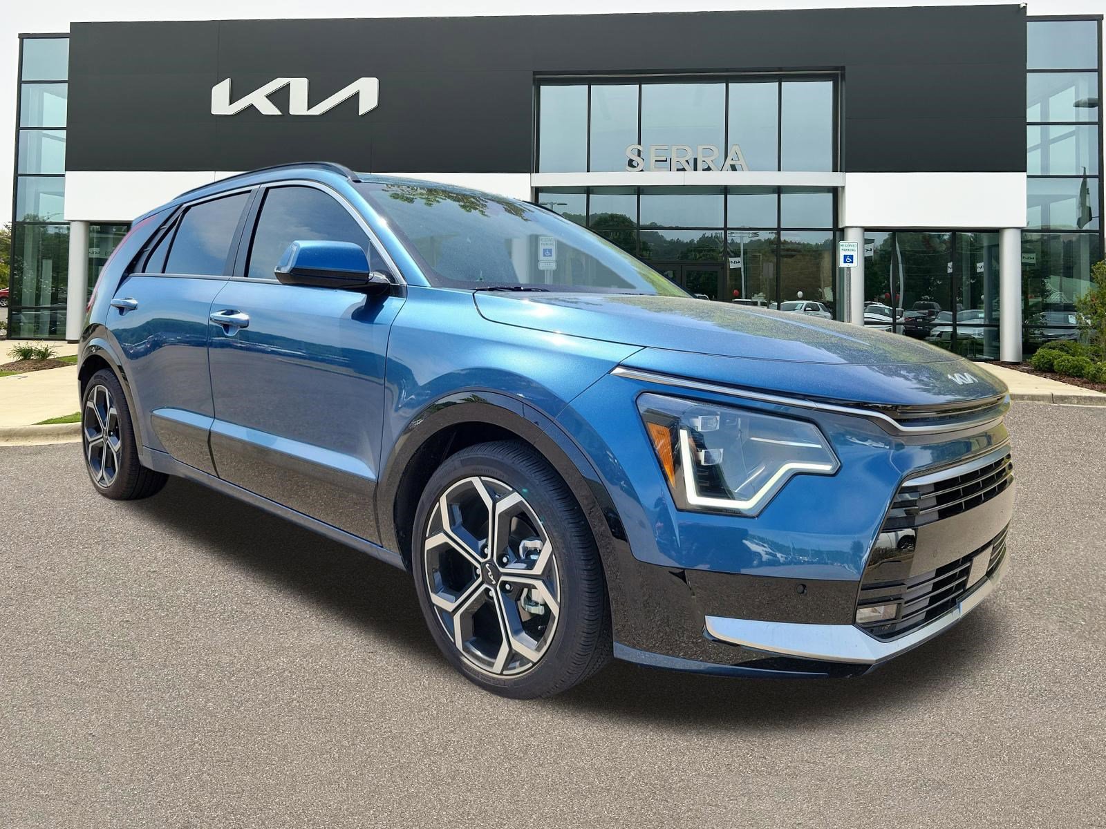 Used 2024 Kia Niro SX Touring image 1