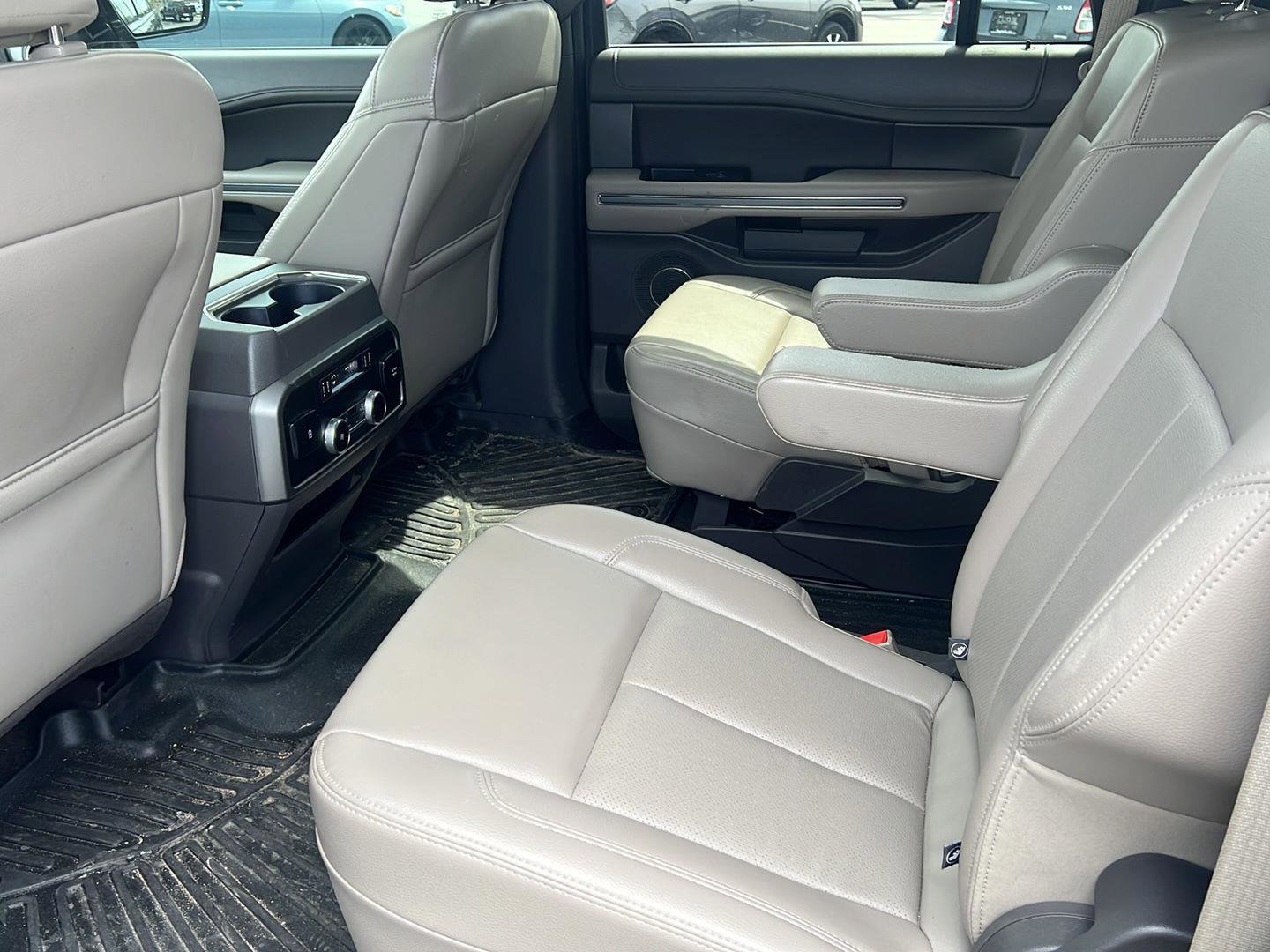 Used 2020 Ford Expedition Max XLT w/ Equipment Group 202A AWD/4WD image 16
