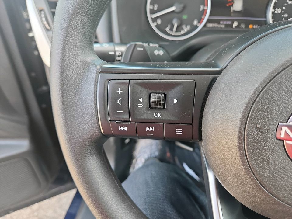 Used 2024 Nissan Rogue SV FWD image 18