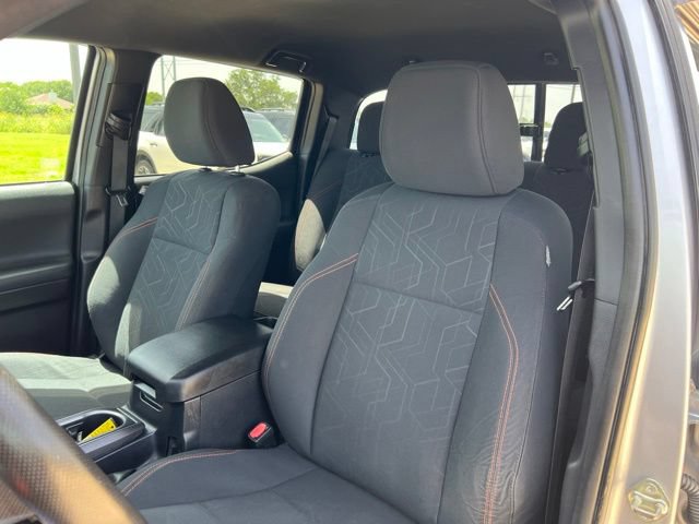 Used 2020 Toyota Tacoma TRD Off-Road AWD/4WD image 12