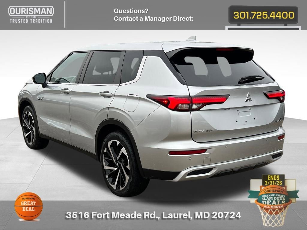 Used 2023 Mitsubishi Outlander SE image 3