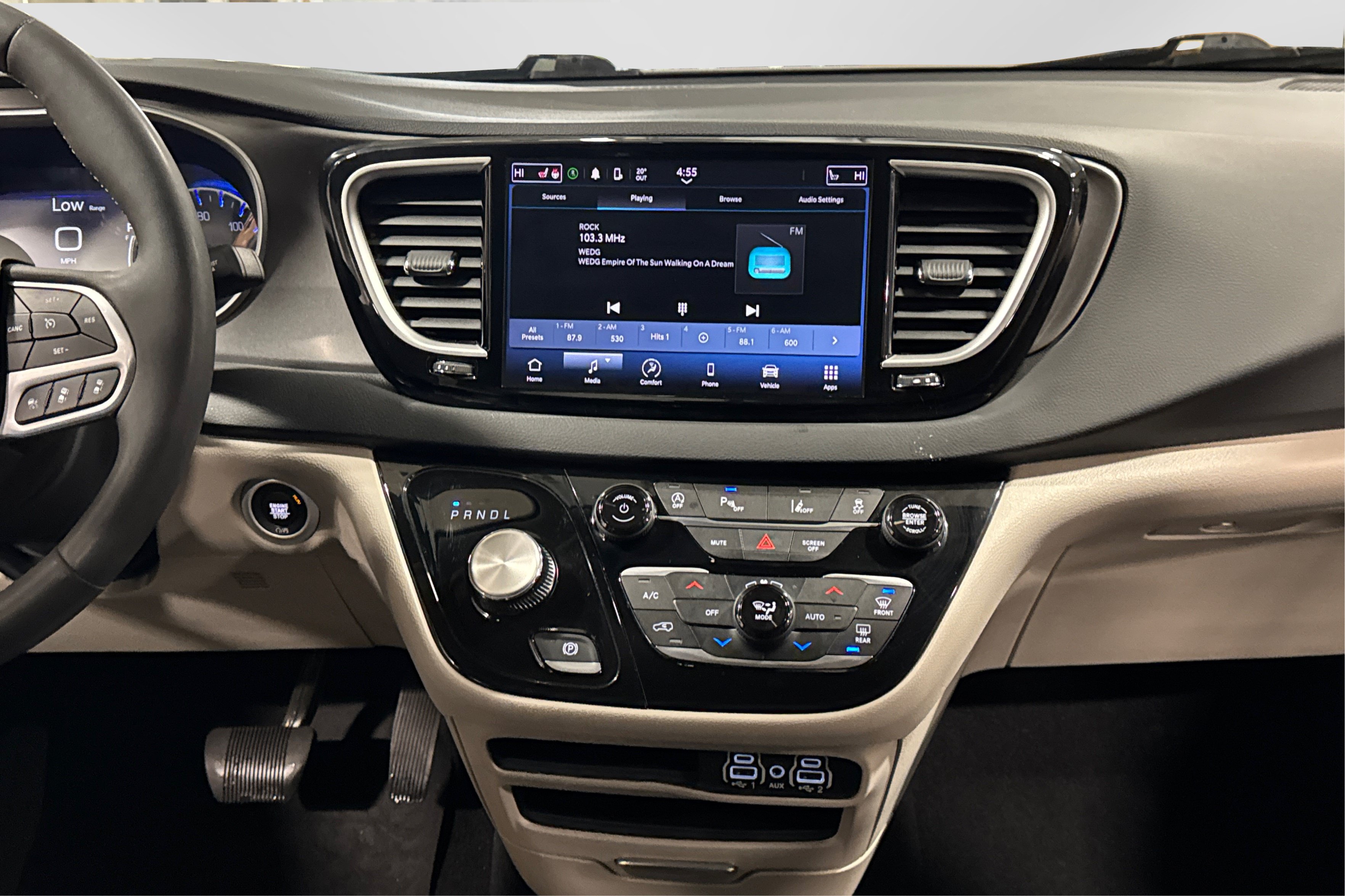 Used 2024 Chrysler Pacifica Touring-L FWD image 28