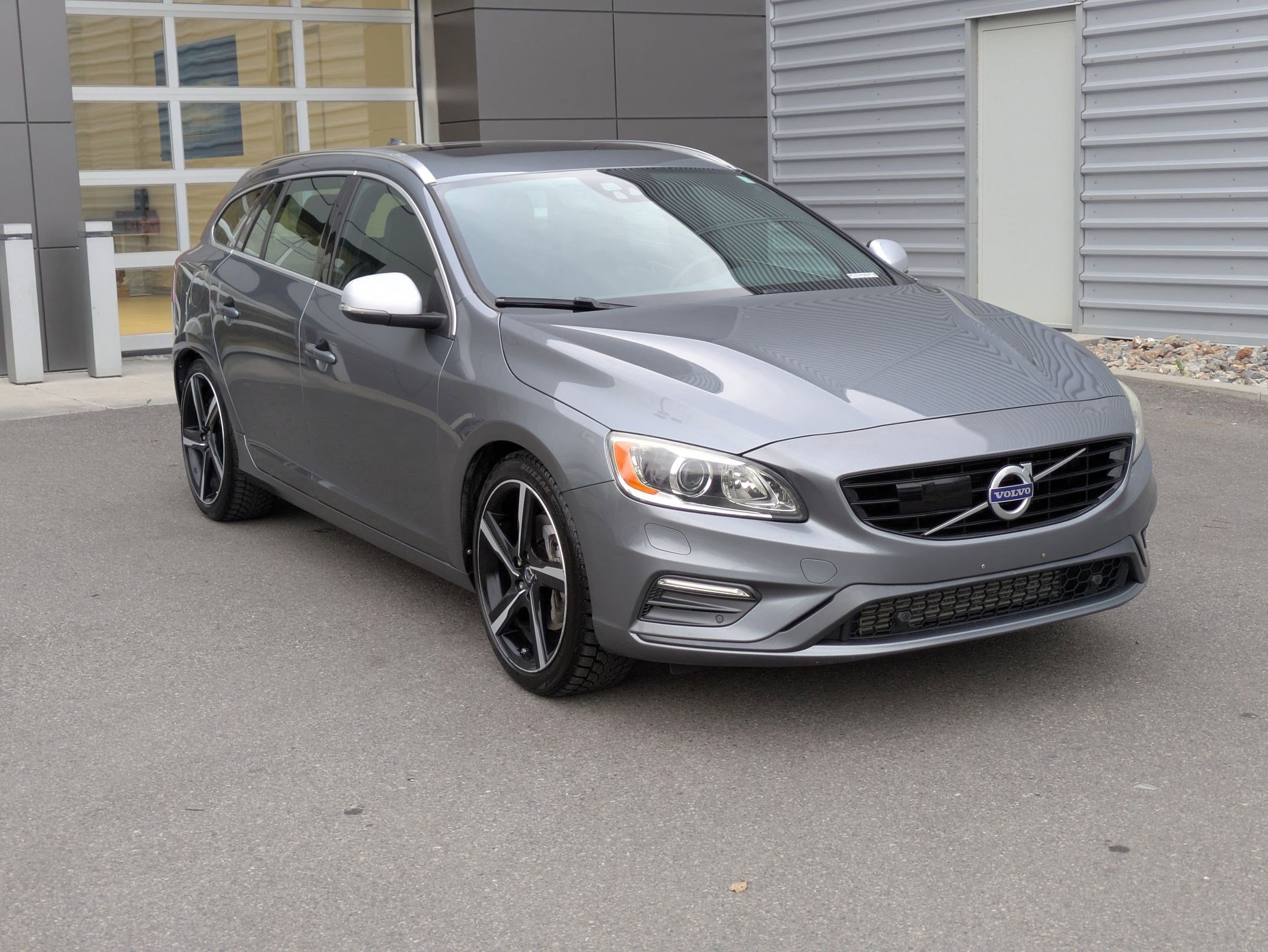 Used 2017 Volvo V60 T6 R-Design Platinum