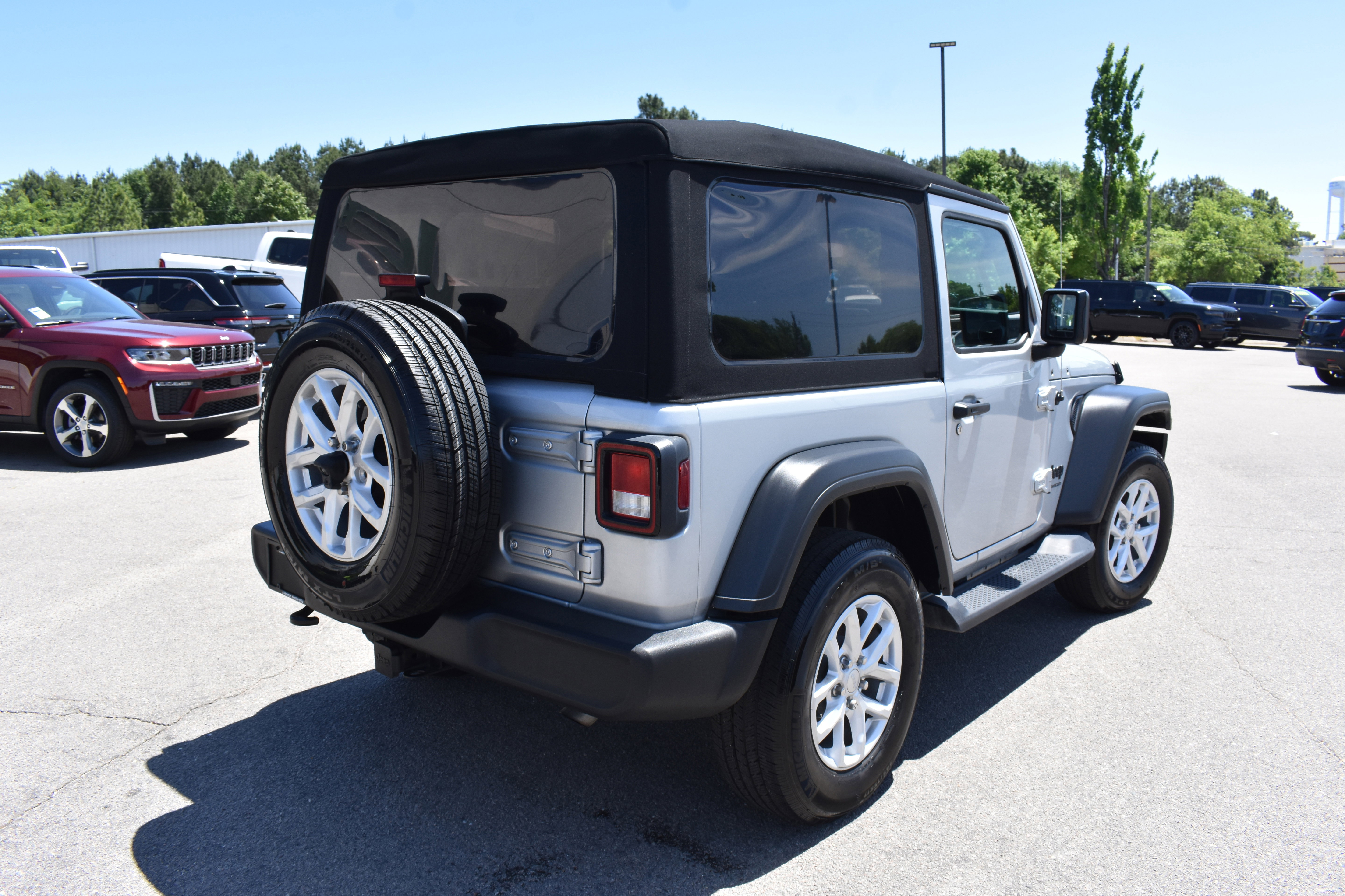 Used 2023 Jeep Wrangler Sport AWD/4WD image 8
