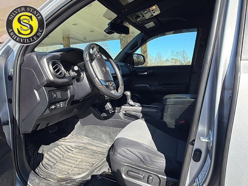 Used 2021 Toyota Tacoma TRD Off-Road image 12