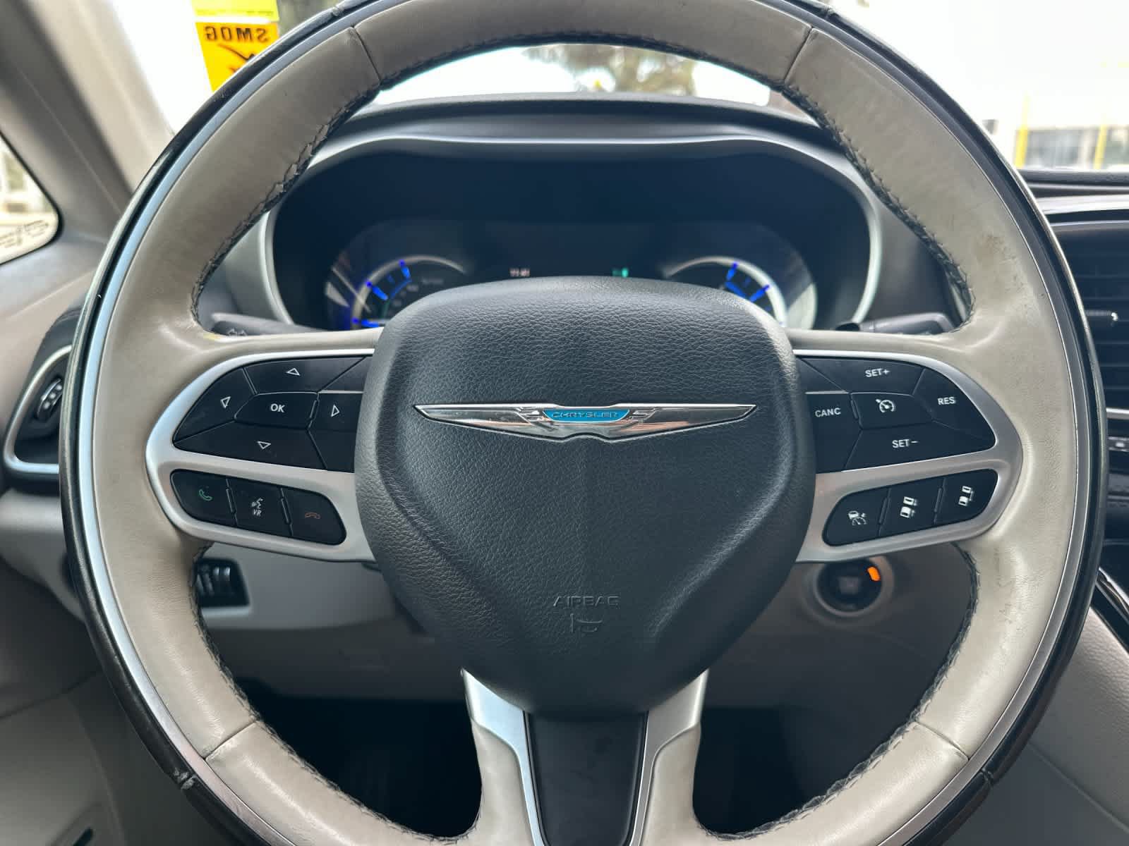 Used 2018 Chrysler Pacifica Limited w/ Advanced Safetytec Group FWD image 26