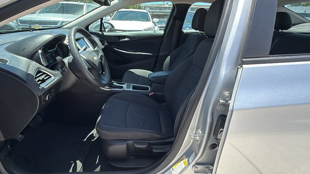 Used 2018 Chevrolet Cruze LS FWD image 22