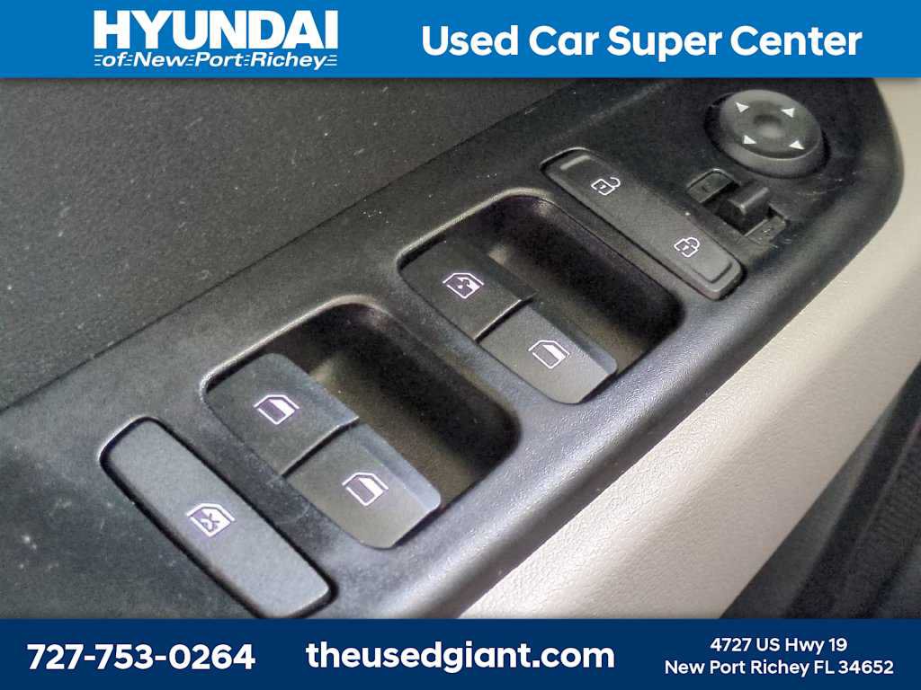 Certified 2024 Hyundai Venue SEL FWD image 25