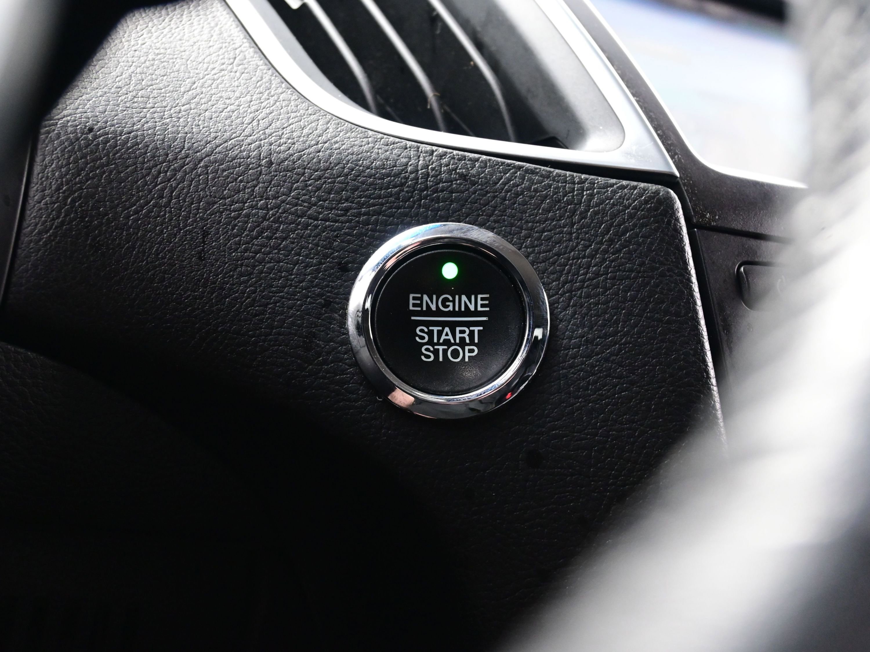 Used 2015 Ford Edge Titanium w/ Equipment Group 301A image 23