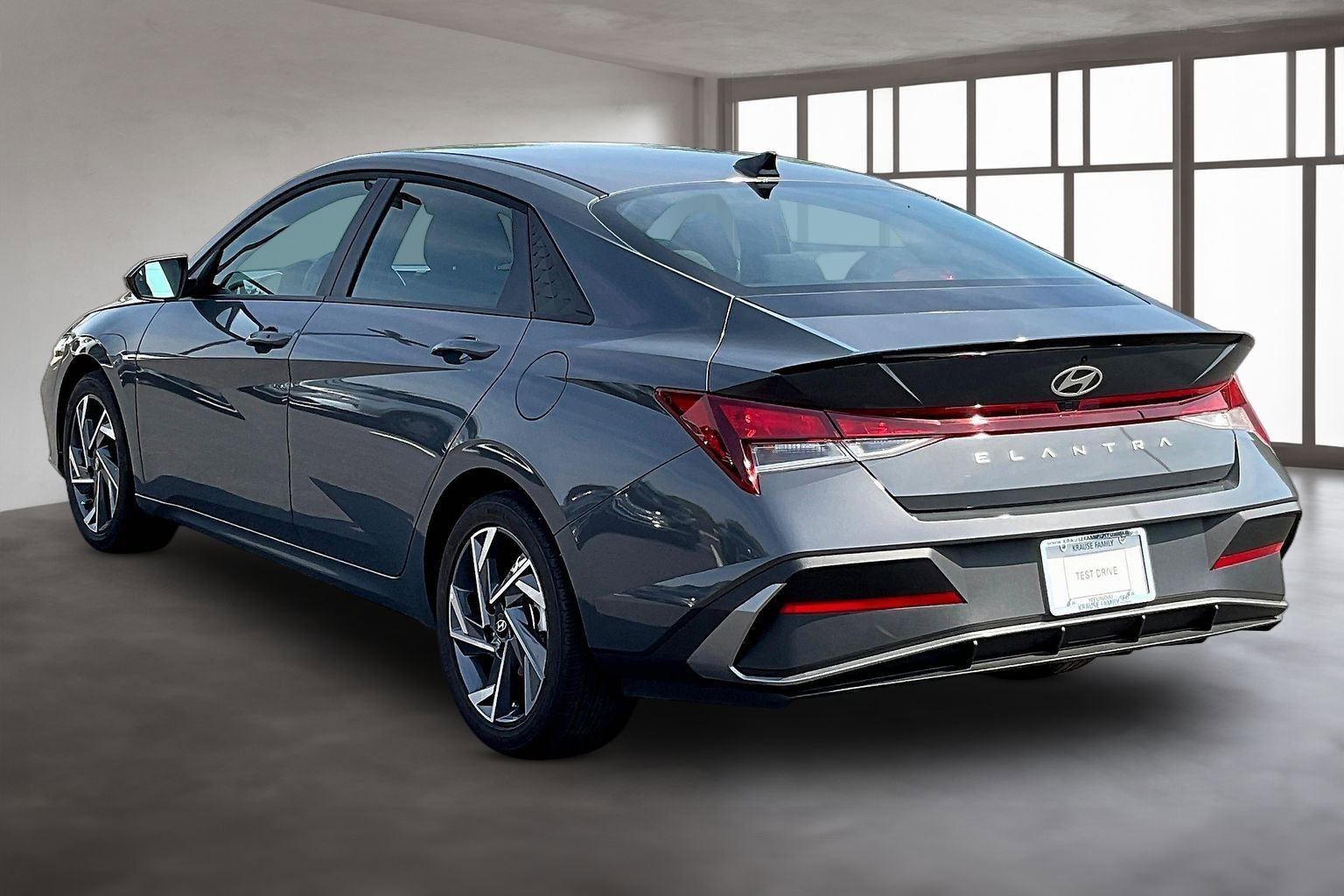 Used 2025 Hyundai Elantra Sport image 4