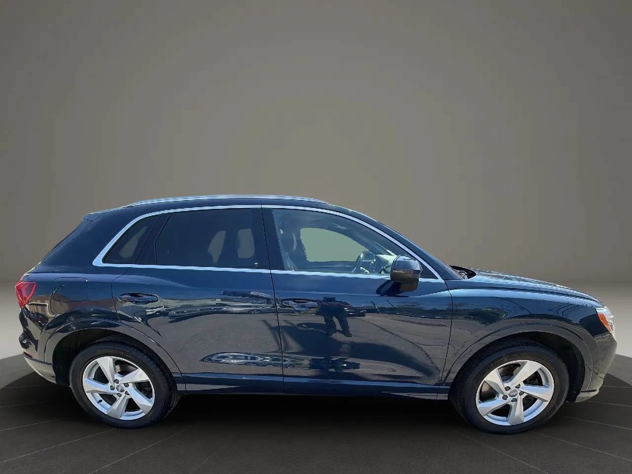 Used 2020 Audi Q3 2.0T Premium w/ Convenience Package AWD/4WD image 4