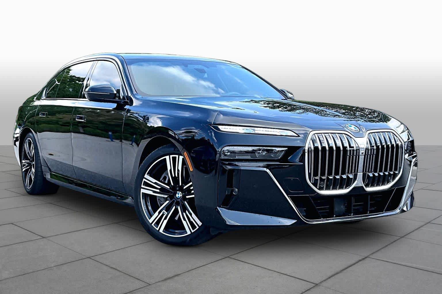 Used 2024 BMW 760i xDrive w/ Executive Package AWD/4WD video 2