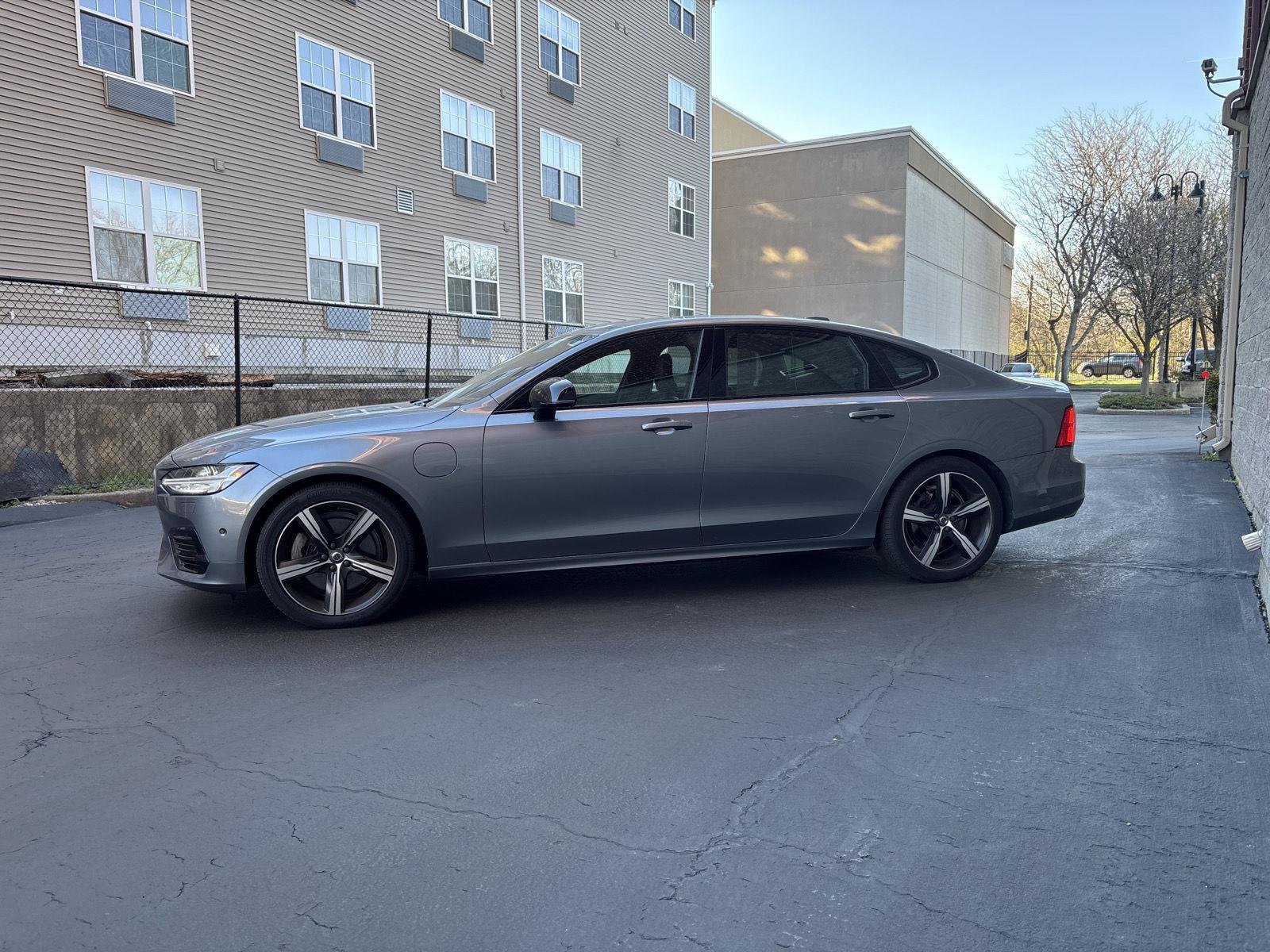 Used 2020 Volvo S90 T8 Inscription image 3