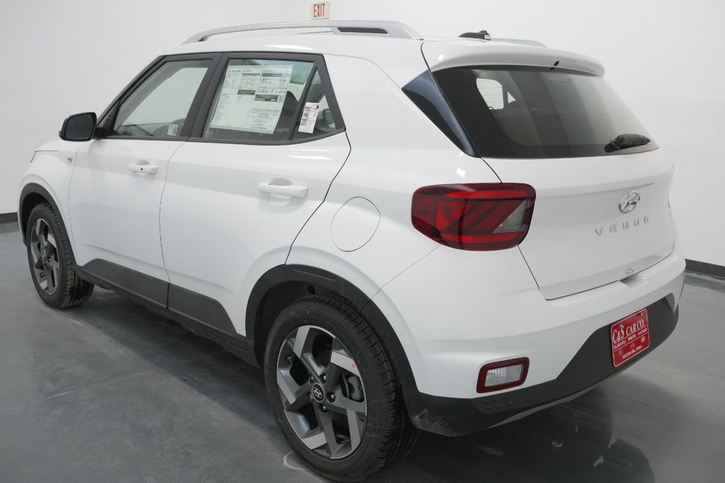 New 2025 Hyundai Venue SEL image 16