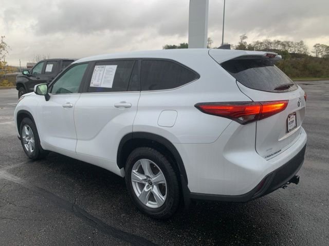 Used 2023 Toyota Highlander LE image 6